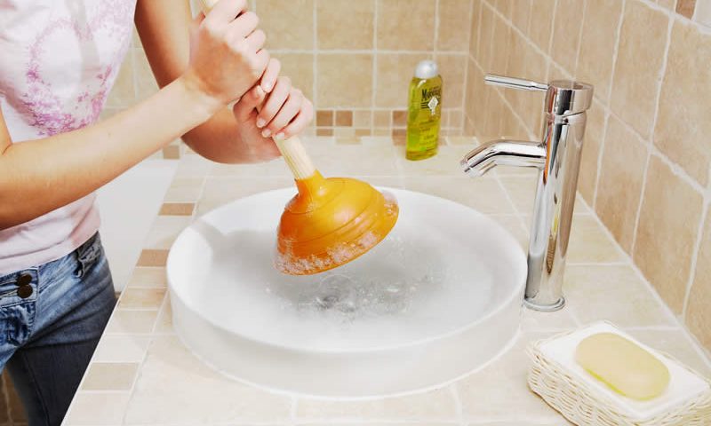 Comment-Deboucher-une-Canalisation-Tres-Bouchee