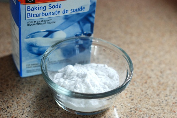 bicarbonate de soude et vinaigre blanc nettoyer un evier